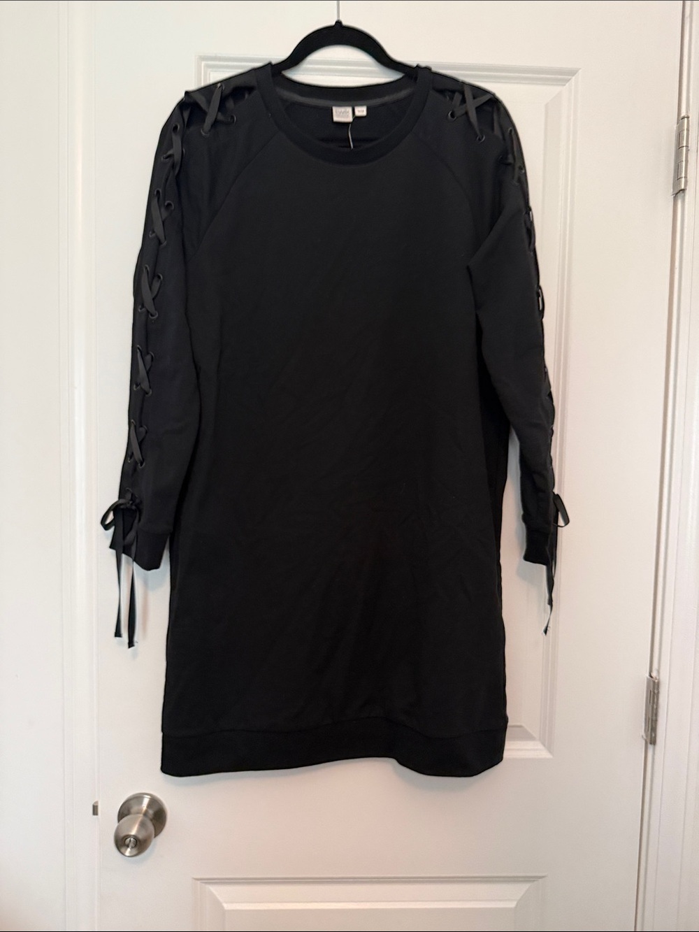 Black Lace-Up Sleeve Long-Sleeve Dress
